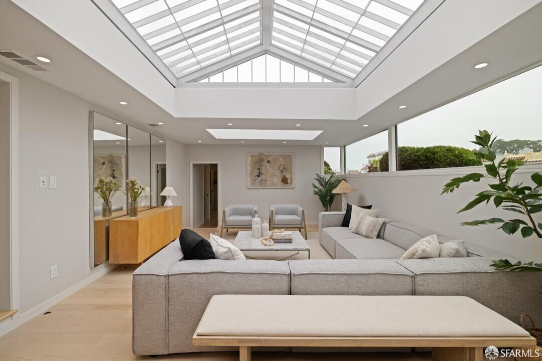 2955 Ocean Ave in San Francisco, CA - Building Photo