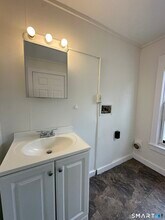 162 Norwich Ave in Norwich, CT - Building Photo - Building Photo