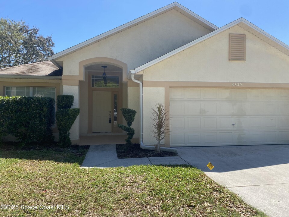 4839 Erin Ln in Melbourne, FL - Building Photo