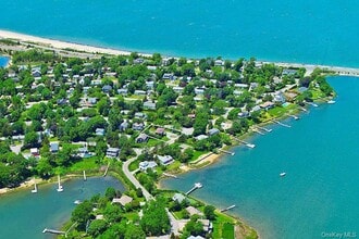 6 Sunset Rd in Sag Harbor, NY - Building Photo - Building Photo