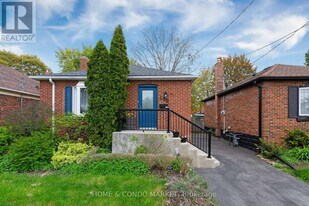 128 Bond St N in Hamilton, ON - Building Photo
