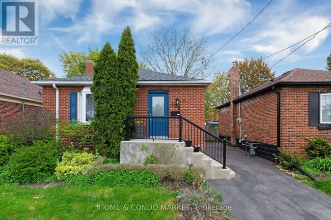 property at 128 Bond St N