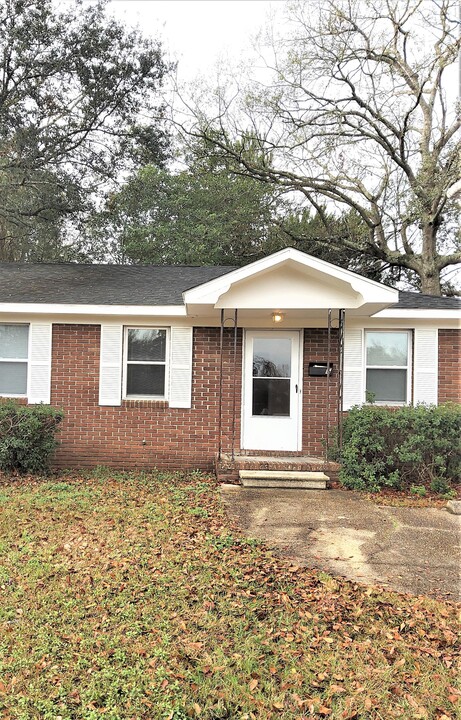 1209 Dickson Ave in Hanahan, SC - Building Photo