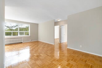 Princeton Apartments in Toronto, ON - Building Photo - Building Photo