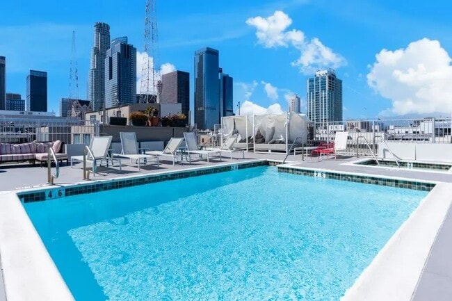 Marley Lofts in Los Angeles, CA - Foto de edificio - Building Photo