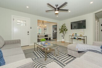 1671-75 Diamond St in San Diego, CA - Building Photo - Building Photo