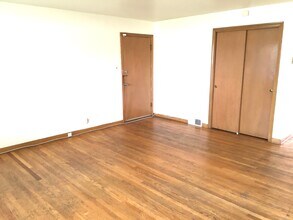 10351 Cambridge St, Unit 2E in Westchester, IL - Building Photo - Building Photo