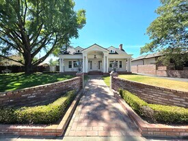 135 N Lincoln Ave in Manteca, CA - Building Photo
