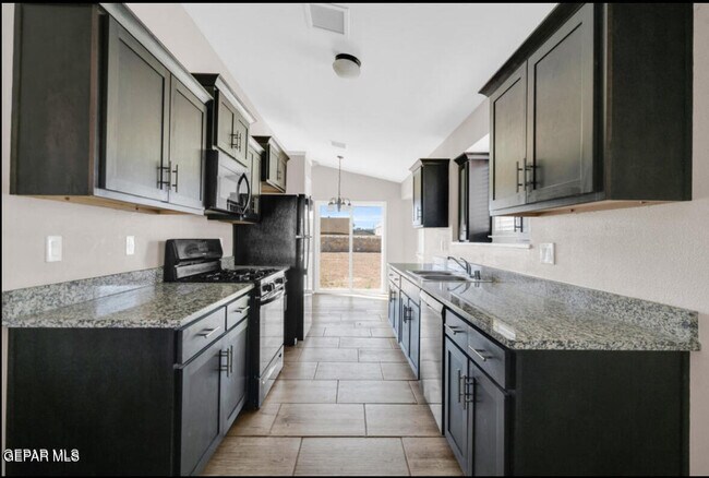 11041 Gem Valley Rd in Socorro, TX - Building Photo - Building Photo