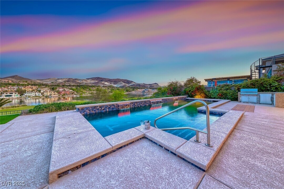 72 Bella Lago Ave in Henderson, NV - Building Photo