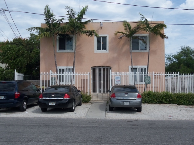 121 NE 55th St in Miami, FL - Foto de edificio