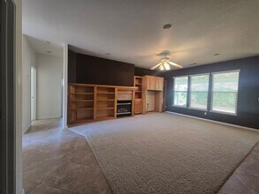 4722 W Nicholas Ct in Visalia, CA - Building Photo - Building Photo