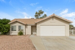 390 Lombardy Cir in Henderson, NV - Building Photo