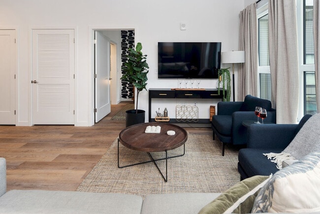 202 Mill Rd, Unit SI FL2-ID1382513P in Everett, MA - Foto de edificio - Building Photo