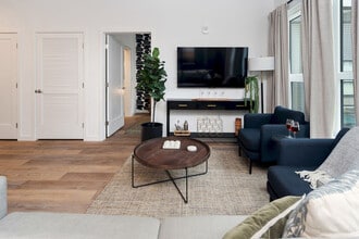 202 Mill Rd in Everett, MA - Building Photo - Building Photo