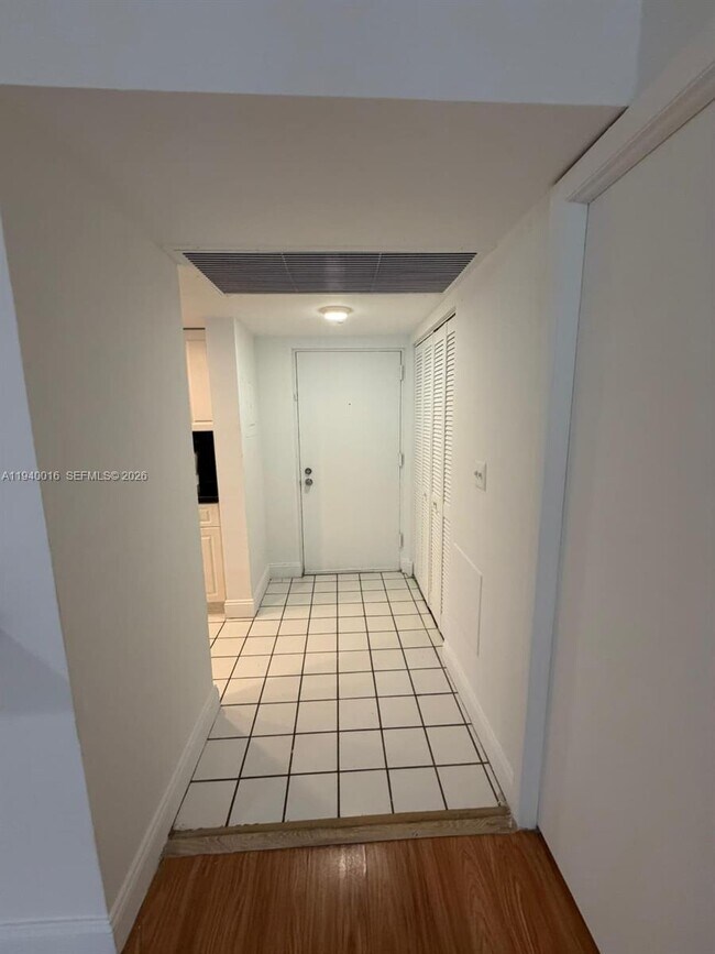 8160 Geneva Ct in Doral, FL - Building Photo - Building Photo