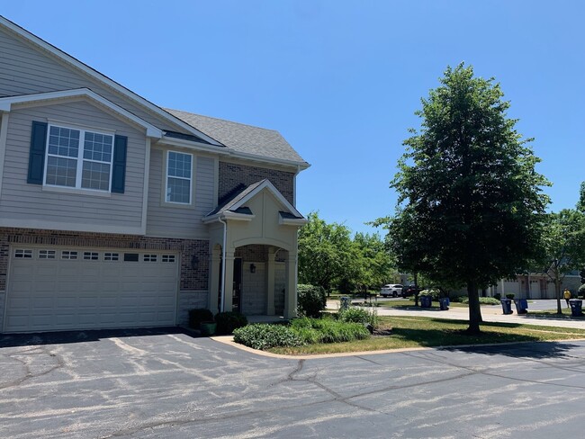 1400 Scarboro Rd in Schaumburg, IL - Foto de edificio - Building Photo