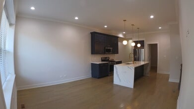 1215 W Erie St in Chicago, IL - Building Photo - Building Photo