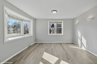 9670 S Oglesby Ave in Chicago, IL - Building Photo - Building Photo