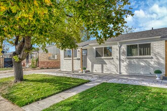 57 Del Mar Cir, Unit 57 in Aurora, CO - Building Photo - Building Photo