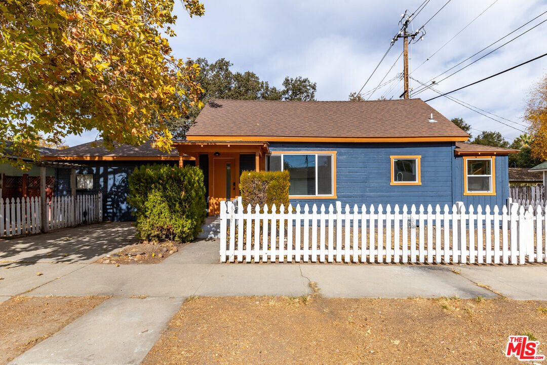 619 20th St in Paso Robles, CA - Building Photo