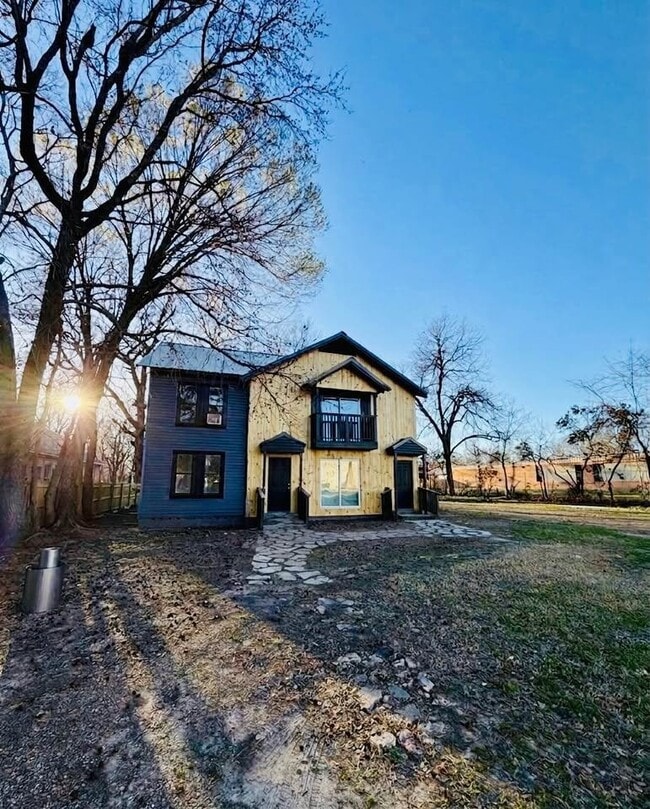 2317-2319 Walnut St, Unit 2317