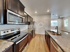 33084 Ten Trails Pkwy in Black Diamond, WA - Building Photo - Building Photo