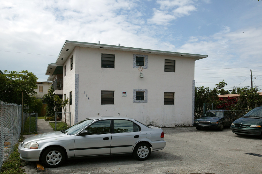 128 W 6th St in Hialeah, FL - Building Photo