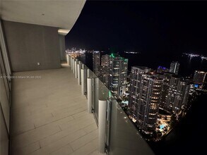 300 Biscayne Blvd in Miami, FL - Building Photo - Building Photo