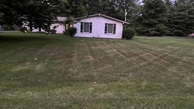 11405 Central Dr W in Carmel, IN - Foto de edificio - Building Photo