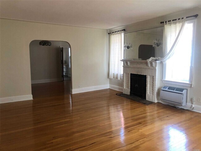 100-05 69th Ave-Unit -2nd Fl in Queens, NY - Building Photo - Building Photo