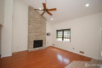 1 Wellington Ct in Sayreville, NJ - Building Photo - Building Photo