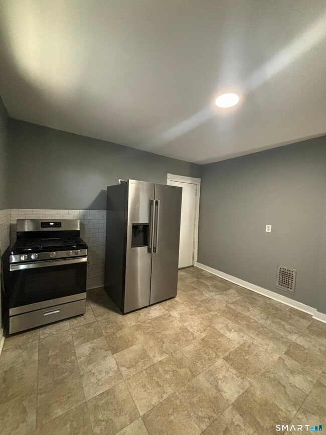 295 Shelton St in Bridgeport, CT - Building Photo - Building Photo