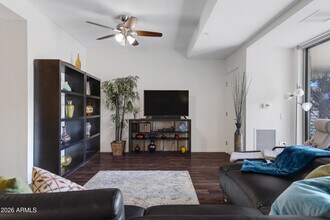 7161 E Rancho Vista Dr in Scottsdale, AZ - Foto de edificio - Building Photo