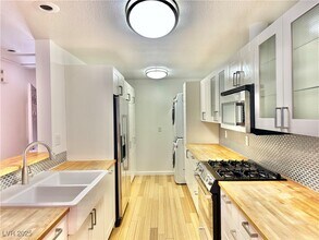 2200 S Fort Apache Rd in Las Vegas, NV - Building Photo - Building Photo