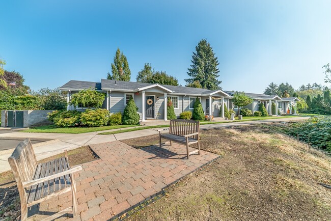 25105 Cottage Ct in Veneta, OR - Building Photo - Building Photo