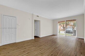 7250 NW 177th St in Hialeah, FL - Building Photo - Building Photo