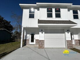 709 Woodlawn Ave in Fort Walton Beach, FL - Building Photo