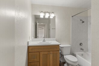 141 16th St, Unit #5 in Springfield, OR - Building Photo - Building Photo