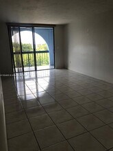9440 Fontainebleau Blvd in Miami, FL - Building Photo - Building Photo