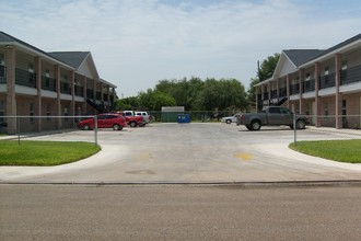 San Jacinto Apartments #3 in Mission, TX - Foto de edificio - Building Photo