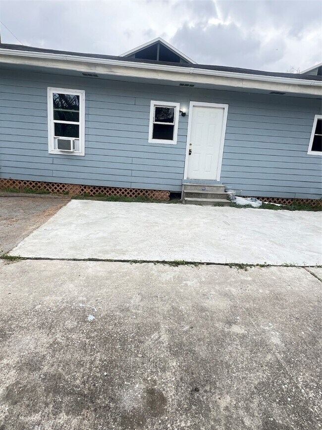 8608 Prairie View Dr in Houston, TX - Building Photo - Building Photo