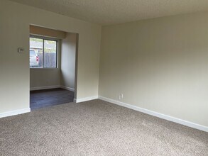 1323 Edwards Ave in Santa Rosa, CA - Foto de edificio - Building Photo