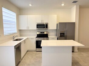 2852 SE 26th Ter in Homestead, FL - Building Photo - Building Photo