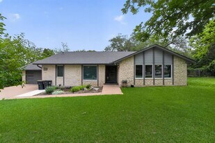 513 Meadowbrook Dr in Georgetown, TX - Building Photo