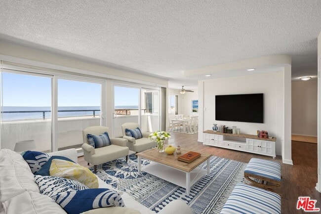 18002 Coastline Dr in Malibu, CA - Building Photo - Building Photo