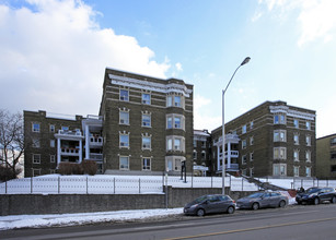 Village Gate Apartments in Toronto, ON - Building Photo - Building Photo