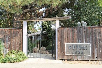 6020 N Poplar Ave in Fresno, CA - Foto de edificio - Building Photo