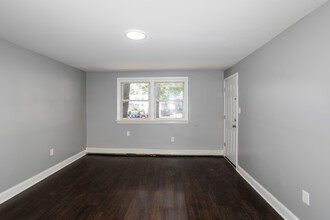 Blackwood Gardens in Blackwood, NJ - Building Photo - Interior Photo