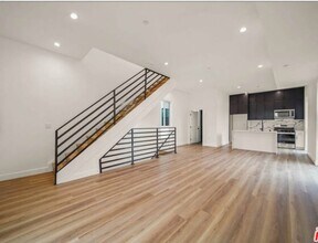 8664 Cadillac Ave in Los Angeles, CA - Foto de edificio - Building Photo